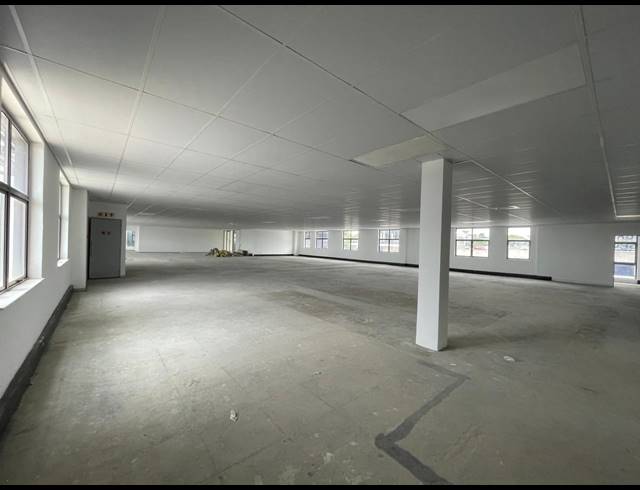 583M² OFFICE TO LET IN BRYANSTON